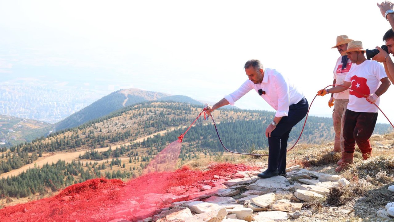 Başkan Toptaş, dünyanın en büyük bayrağını şehit aileleri ve gazilerle tamamladı