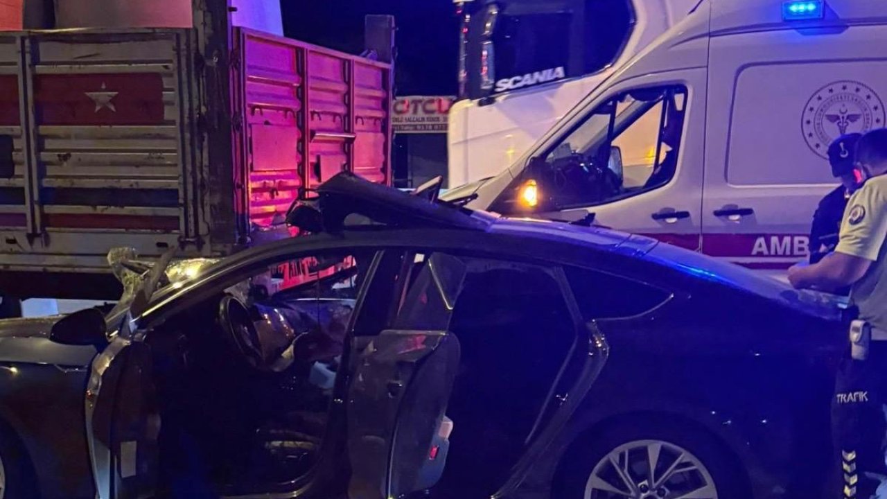 Kahramanmaraş’ta otomobil tıra arkadan çarptı: 1’i ağır 3 yaralı