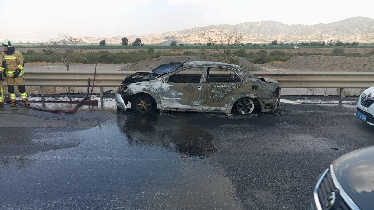Kahramanmaraş’ta otomobil demir yığınına döndü