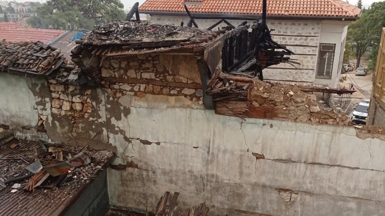 Kahramanmaraş’ta metruk binada yangın