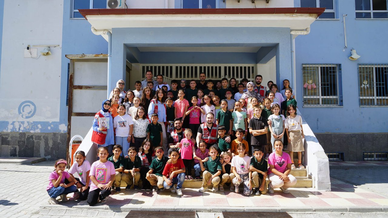 Gençlik Meclisi’nden Minik Yüreklere Büyük Dokunuş