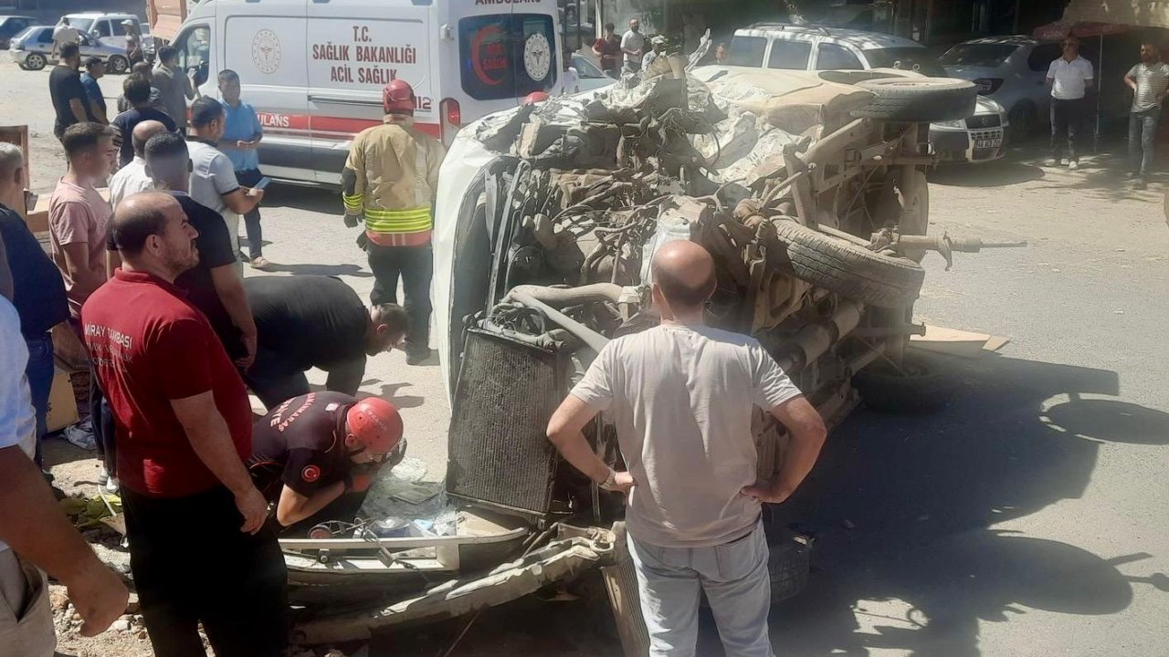 Kahramanmaraş’ta hafif ticari araç ile kamyon çarpıştı: 1 ağır yaralı