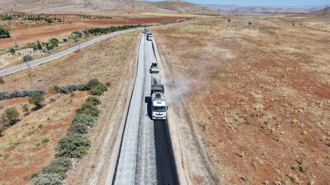 Afşin Örenderesi Yolu Kahramanmaraş Büyükşehir’le Yenilendi