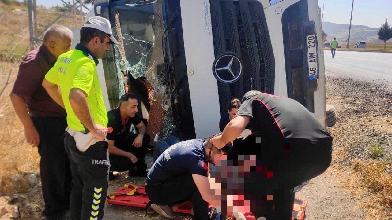 Kahramanmaraş’ta devrilen tır sürücü ağır yaralandı