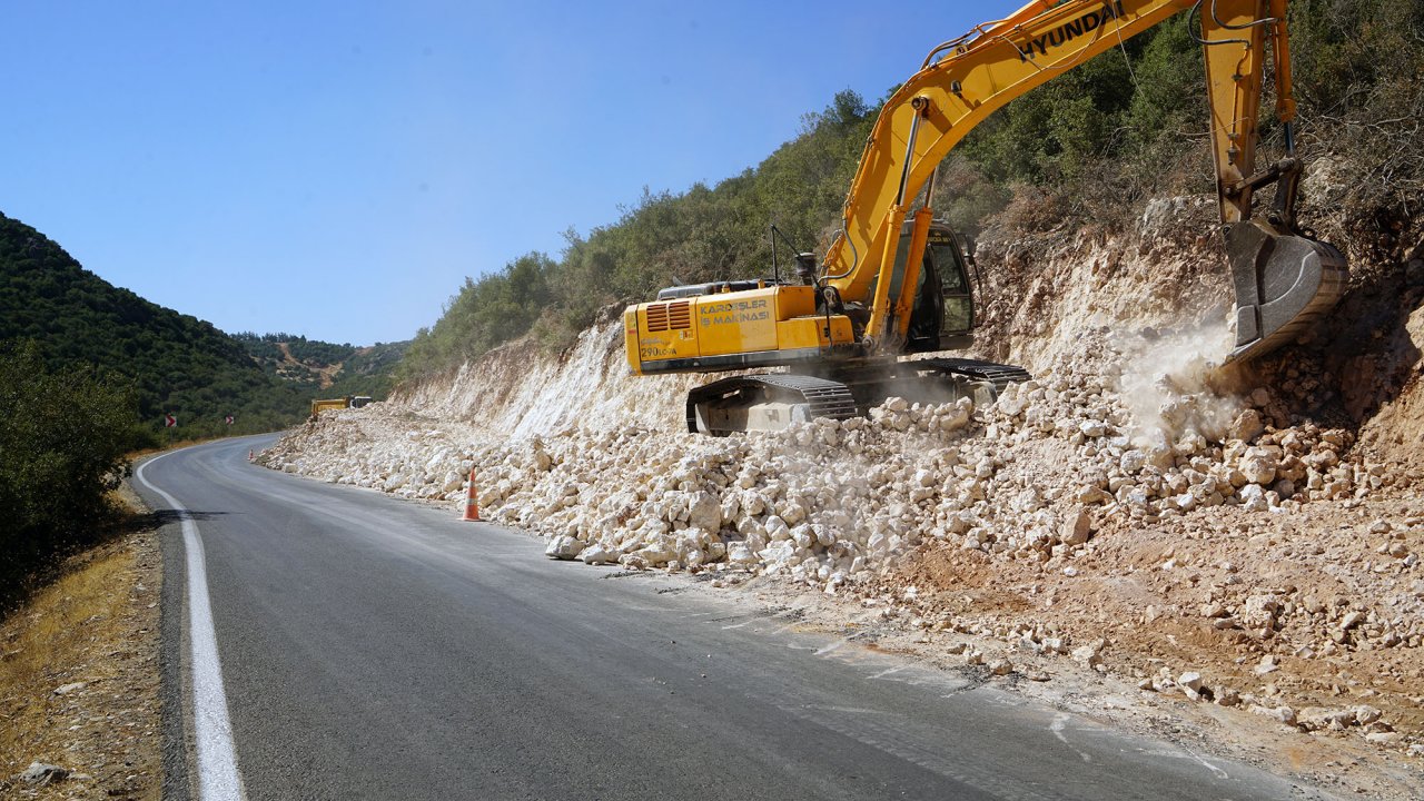 Kahramanmaraş Büyükşehir’den Pazarcık’ta Yol Seferberliği