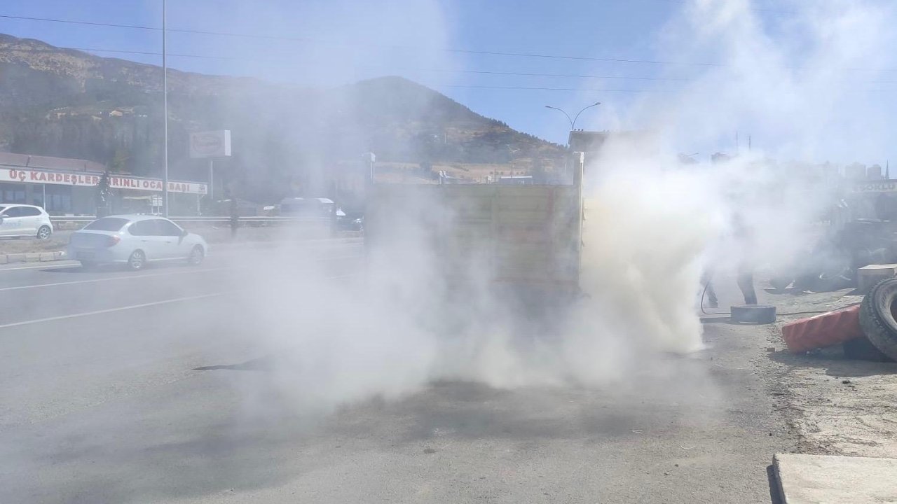 Kahramanmaraş’ta seyir halinde alev alan tır korkuttu