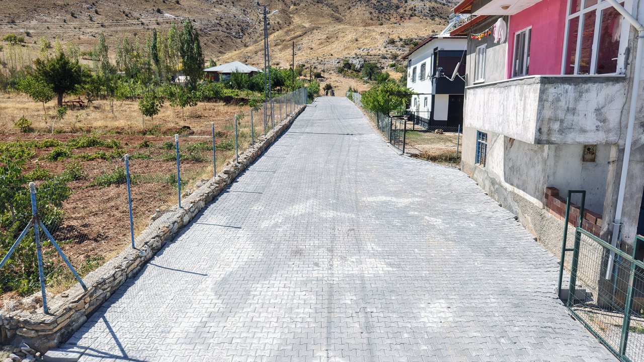 Afşin’in Kırsal Mahallelerinden Türksevin’in Ulaşım Konforu Artırıldı