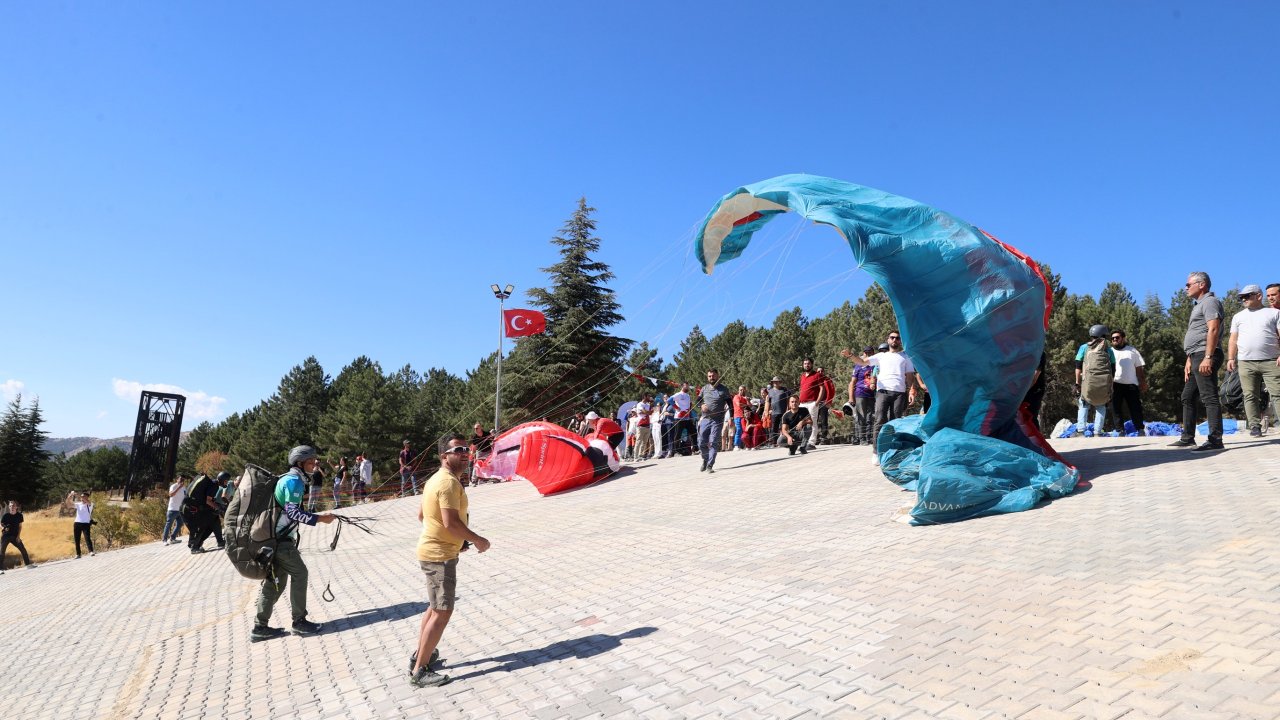 Dulkadiroğlu’nda Yamaç Paraşütü Şöleni