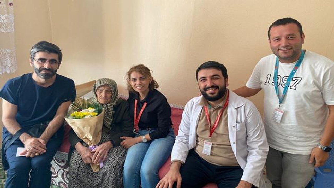 Sağlık çalışanlarından Dünya Yaşlılar Günü’nde Anlamlı Ziyaret