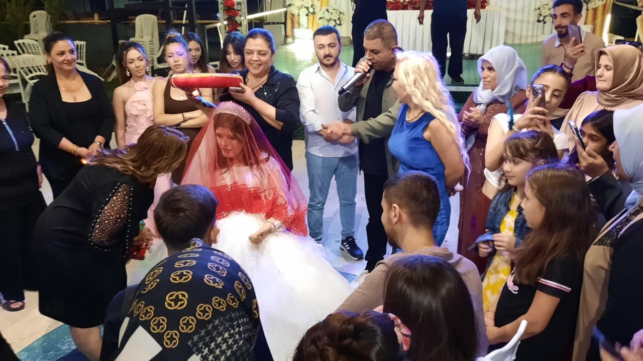 Mavi Kadınlar Derneği’nden Zihinsel Engelli Ayşenur’a Anlamlı Düğün