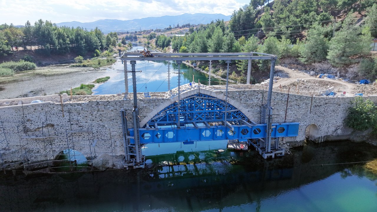 5 Asırlık Ceyhan Köprüsü’nün Restorasyonu Tamamlanıyor.