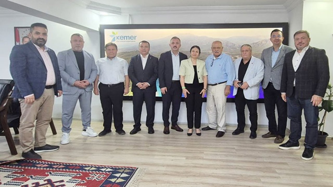 Akdeniz Gazeteciler Federasyonu Yönetimi Kemer’de Bir Araya Geldi