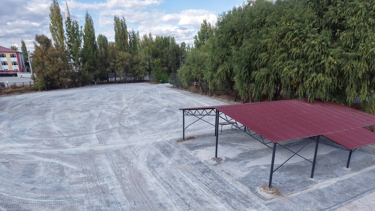 Büyükşehir, Elbistan Geçit Mahallesi’nde Sosyal Alanın Standardını İyileştirdi