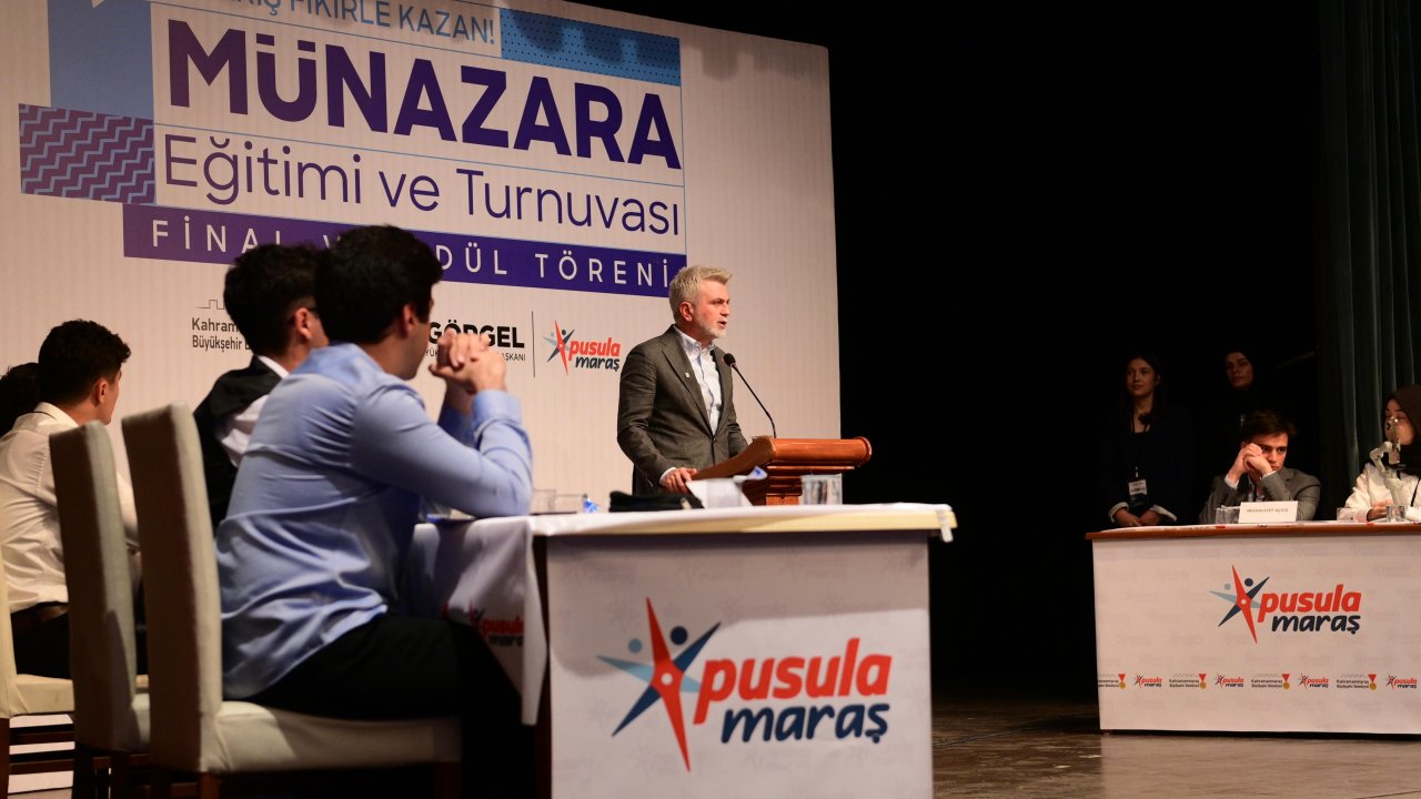 Gençlerin Sözü Geleceğe Işık Tuttu; Münazara Turnuvası Finali Nefes Kesti