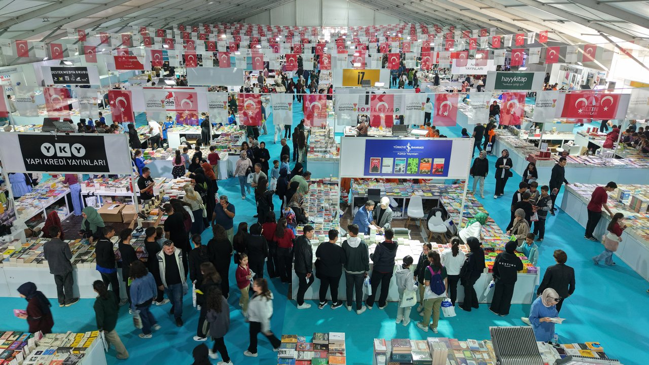 10. Uluslararası Kitap Fuarı, ilk gününde 20 bin ziyaretçiyi ağırladı
