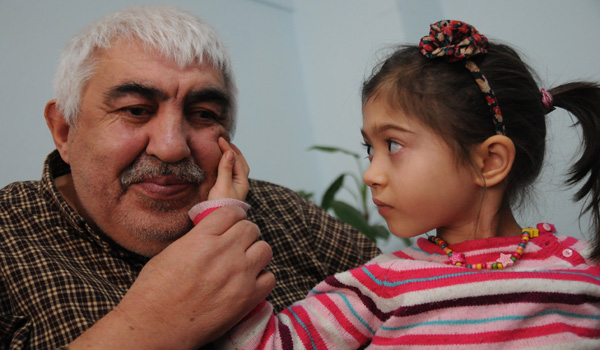 SAÇMALARLA GEÇEN BİR ÖMÜR