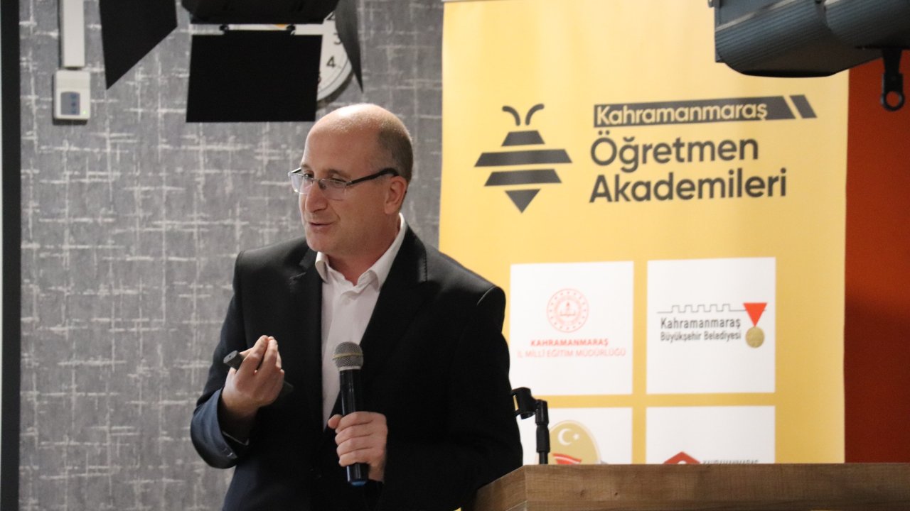 Prof. Dr. Ünsal Eğitimde Bilgiden Çok Değer Taşımak Önemlidir