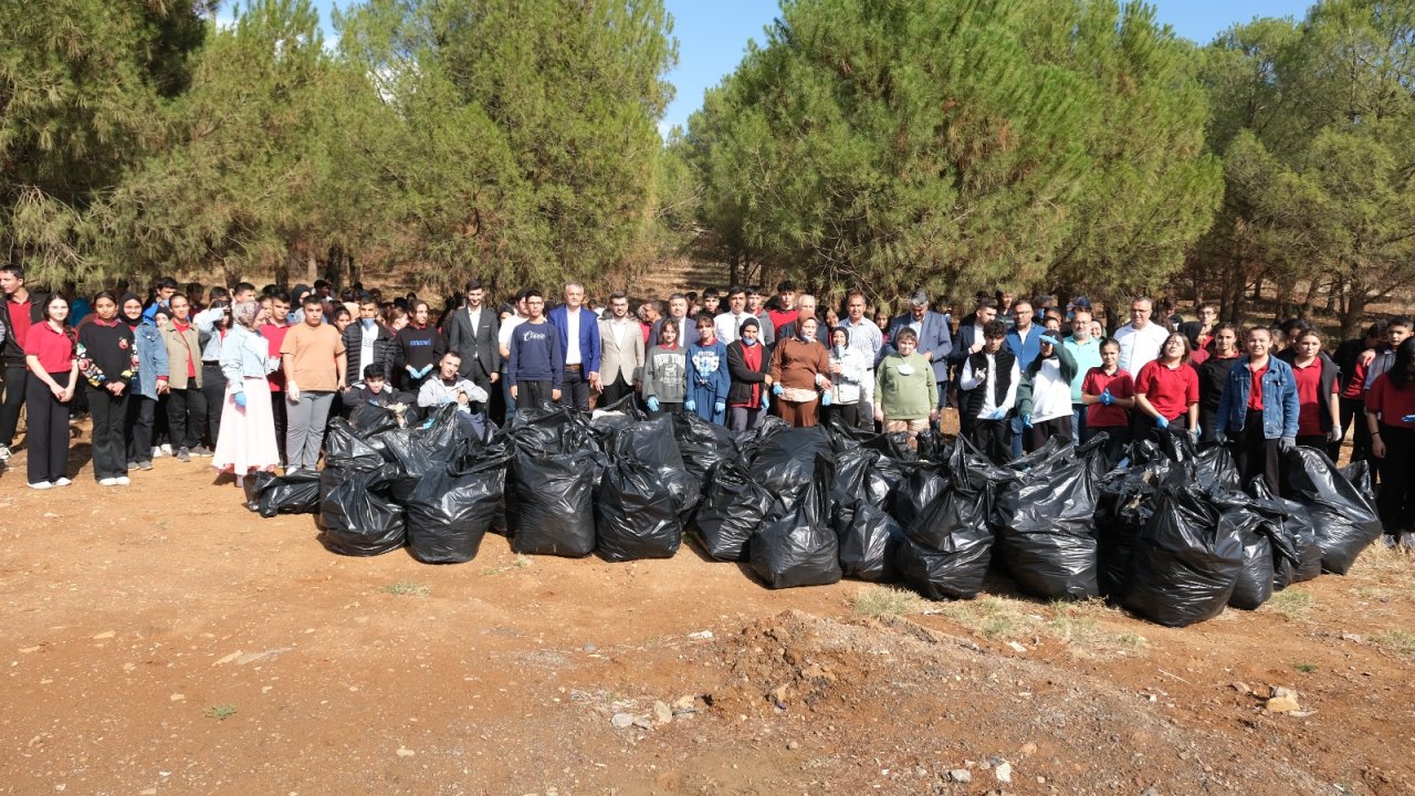 Onikişubat Belediyesi’nden 300 Öğrenciyle Örnek Orman Temizliği