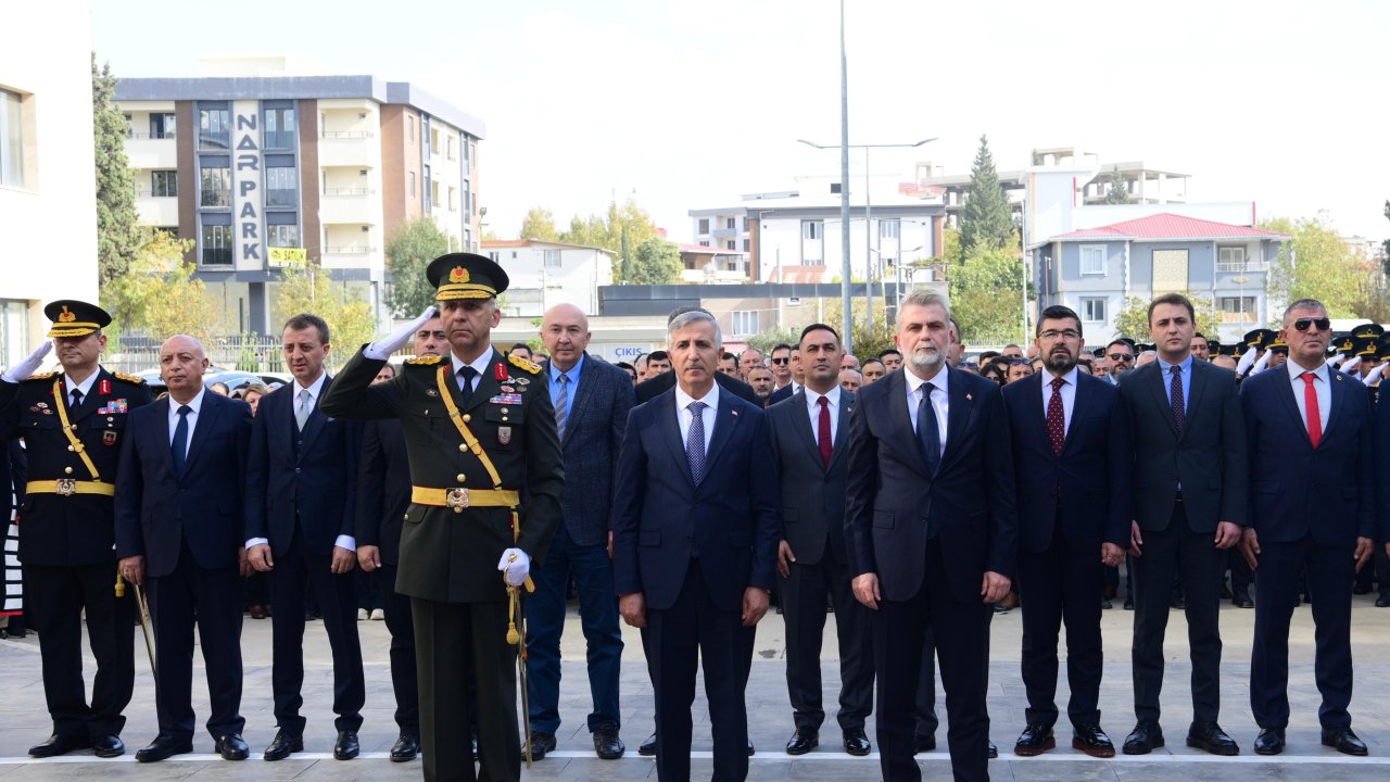 Cumhuriyet Bayramı Kahramanmaraş’ta Atatürk Anıtı’na Çelenk Sunumu ile Başladı