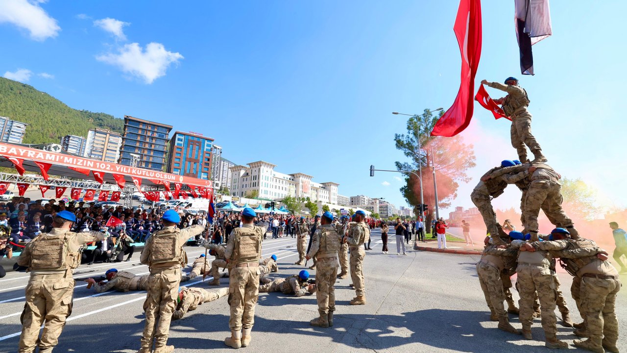 Gurur, Birlik ve Beraberlik; Cumhuriyetin 102. Yılı Coşkuyla Kutlandı