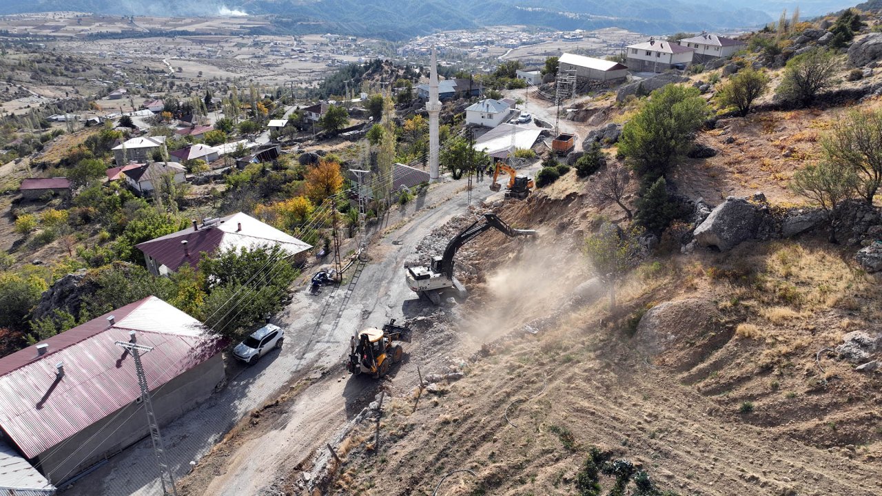 Ilıca’da Güvenli Trafik İçin Yol Genişletme Seferberliği