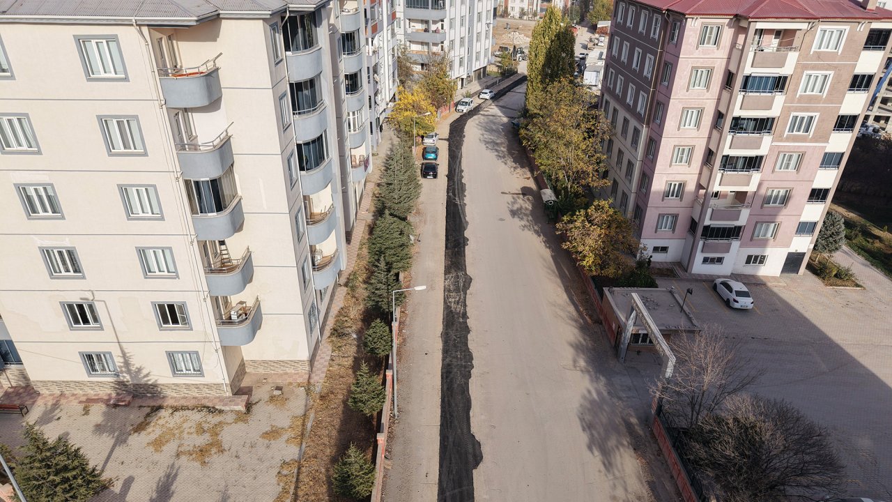 Elbistan’da Altyapının Ardından Yollar da Bir Bir Onarılıyor