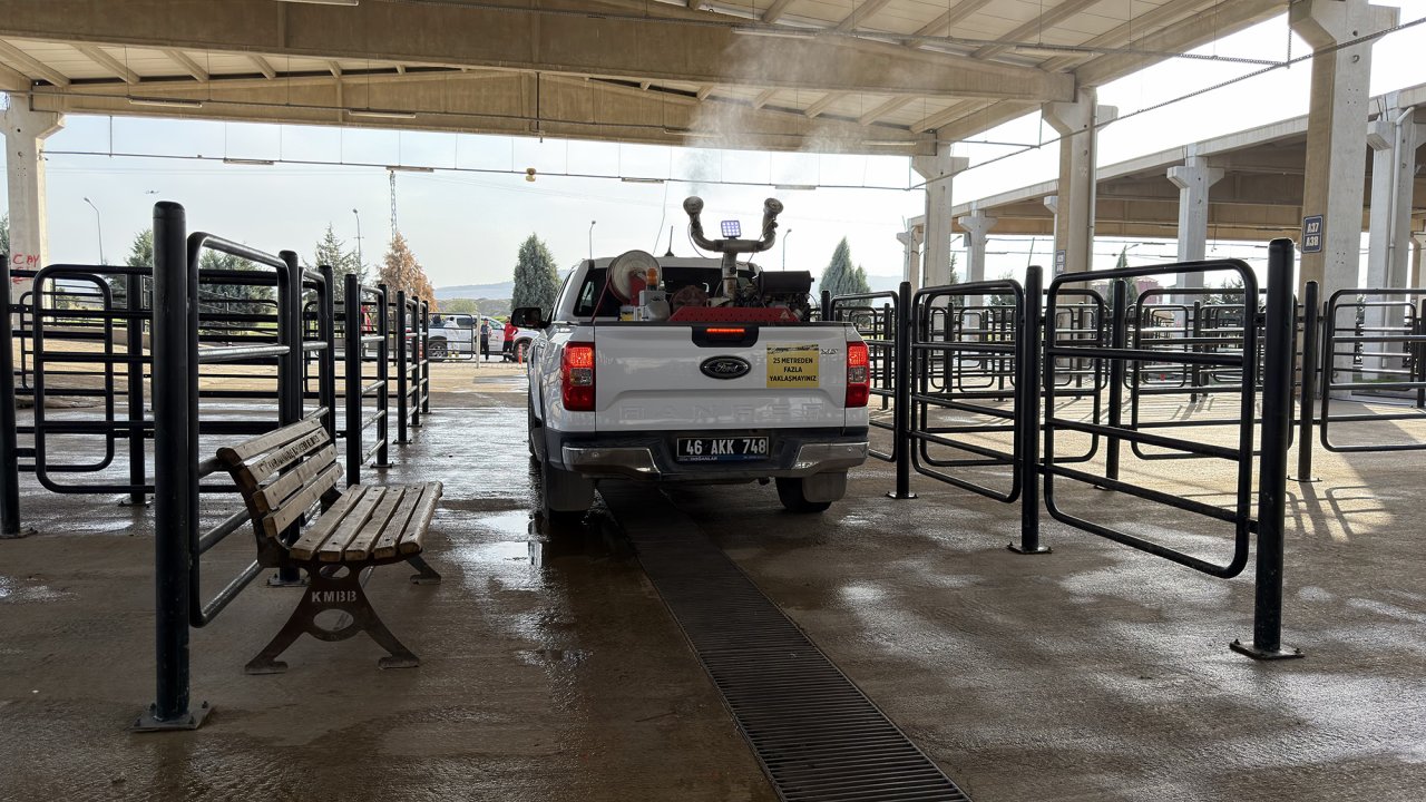 Büyükşehir’den Canlı Hayvan Pazarı’nda Halk Sağlığı İçin Kapsamlı Çalışma