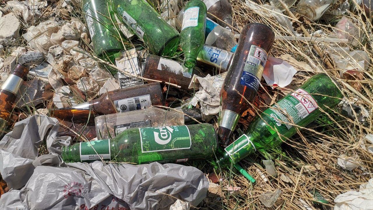Kahramanmaraş’ta Çevre Katliamı: Zeytinlik Alan Alkol Şişeleriyle Dolu