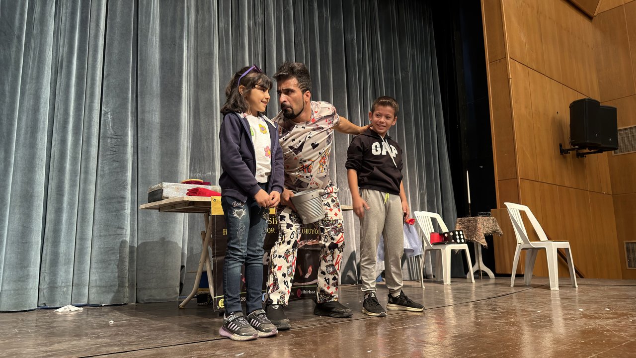 Çocuklar Büyükşehir’in Gösterisiyle Eğlence Dolu Bir Gün Geçirdi