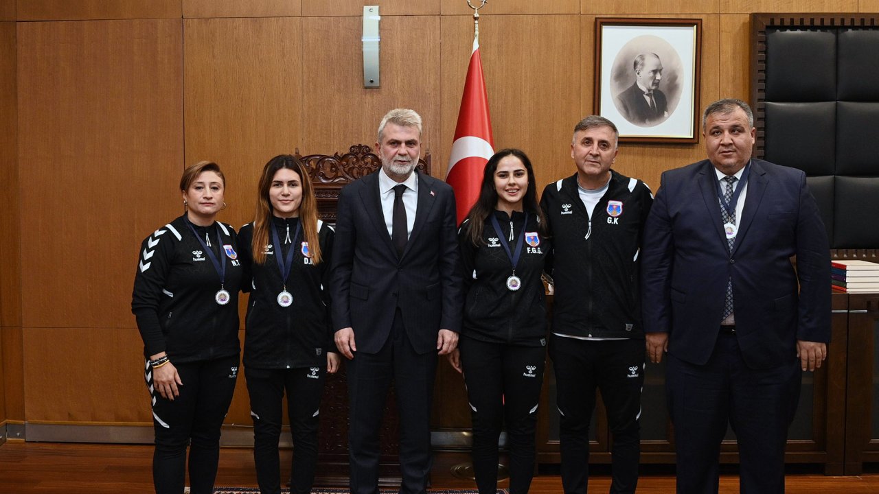 Başkan Görgel Avrupa’ya Damga Vuran Büyükşehir’in Kadın Goalball Takımını Ağırladı