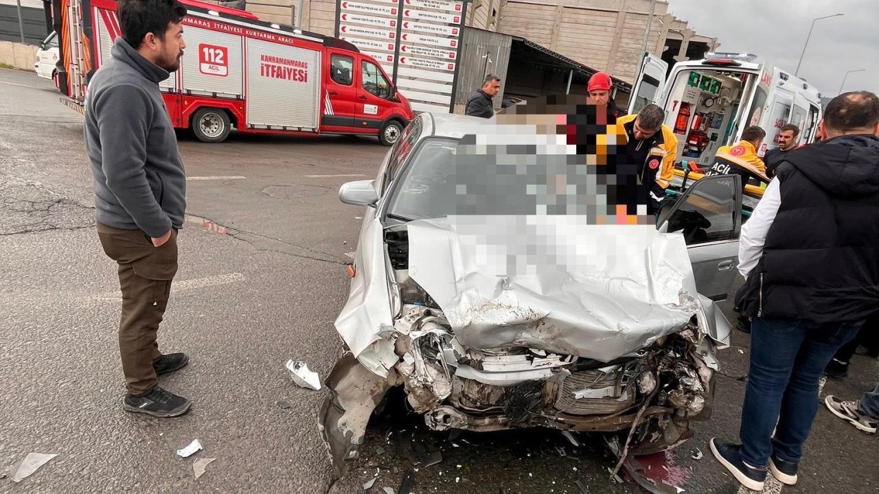 Kahramanmaraş’ta İki Otomobil Çarpıştı: 1 Yaralı