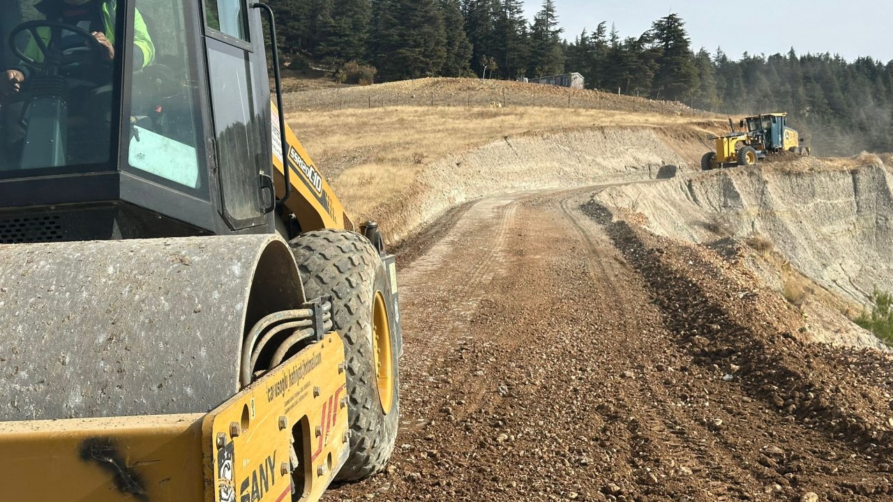 Kazanlıpınar’da Sathi Kaplama Öncesi Zemin İyileştirme Çalışmaları Sürüyor