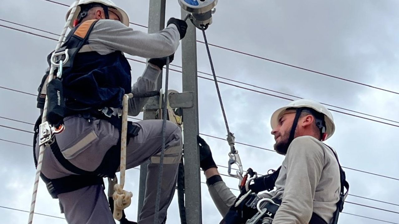 AKEDAŞ’tan Saha Çalışanlarına Yüksekte Güvende Çalışma Eğitimi