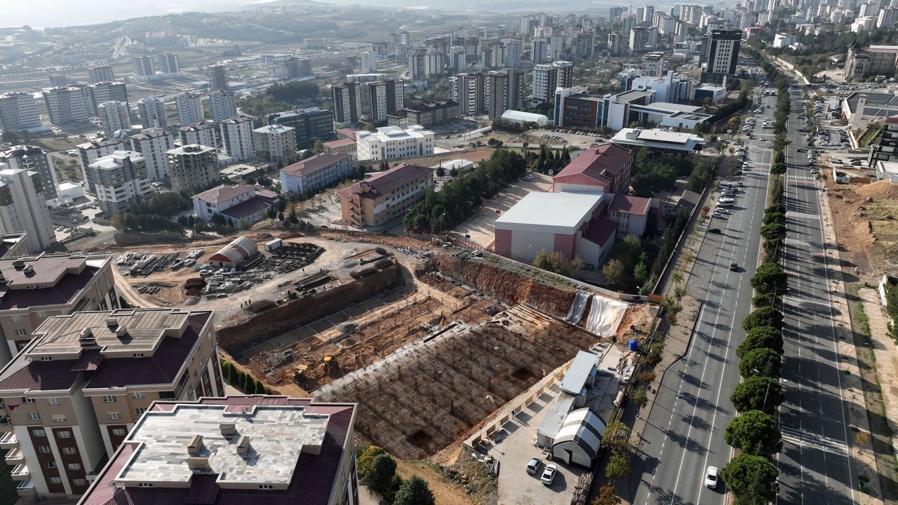 Kahramanmaraş Gençlik ve Spor Merkezi’nde Çalışmalar Hızla Sürüyor