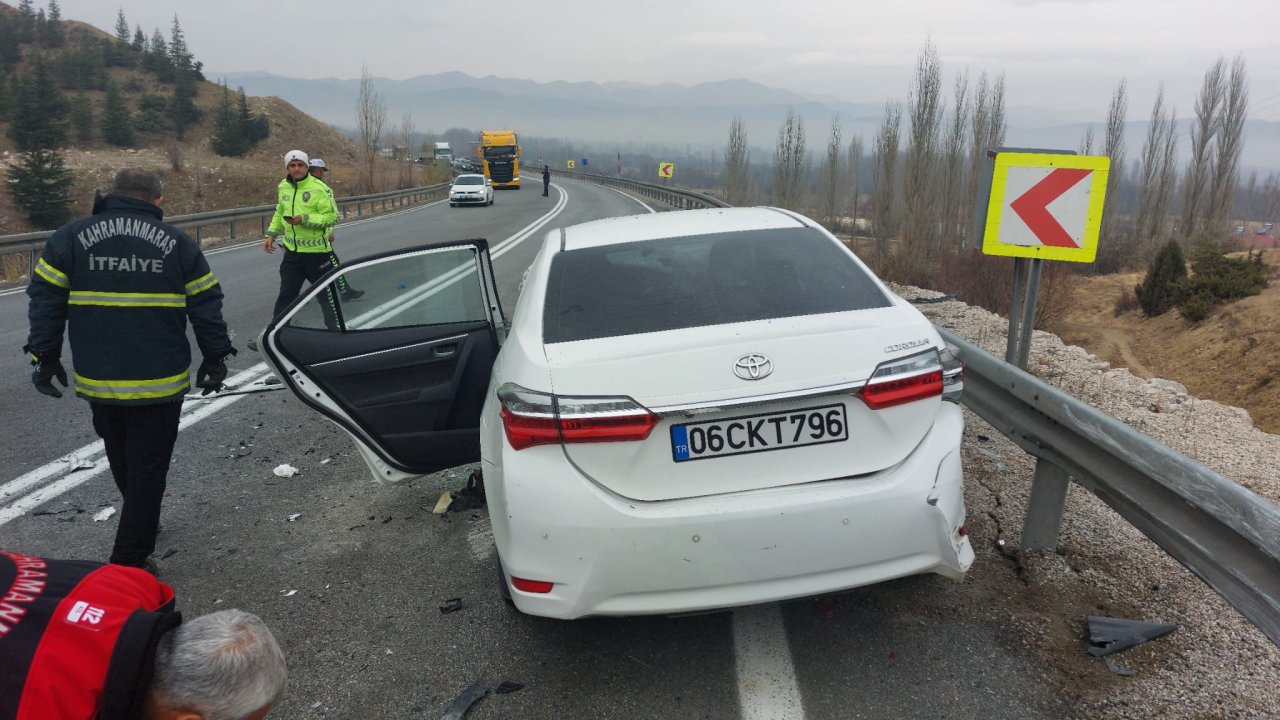 Kahramanmaraş’ta hafif ticari araç ile otomobil çarpıştı: 2 yaralı