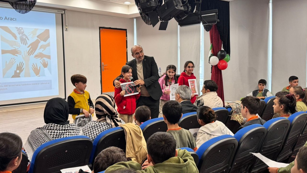 Cumhuriyet Ortaokulu’nda Filistin’i Anma ve Farkındalık Programı Düzenlendi