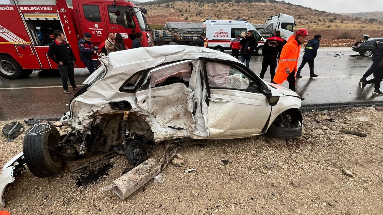 Kahramanmaraş’ta İki Otomobil Çarpıştı: 1 Ölü, 2 Yaralı