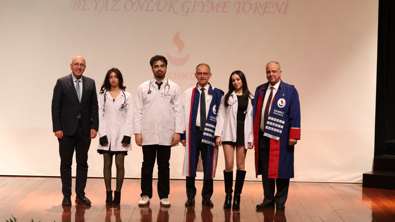 SANKO Üniversitesi'nde Coşkulu Açılış Geleceğin Hekimlerine Beyaz Önlükleri Giydirildi