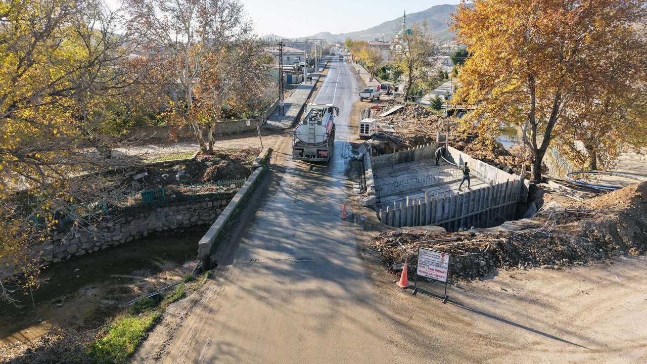 Büyükşehir’den Türkoğlu Şekeroba’da Ulaşımı Rahatlatacak Köprü Hamlesi
