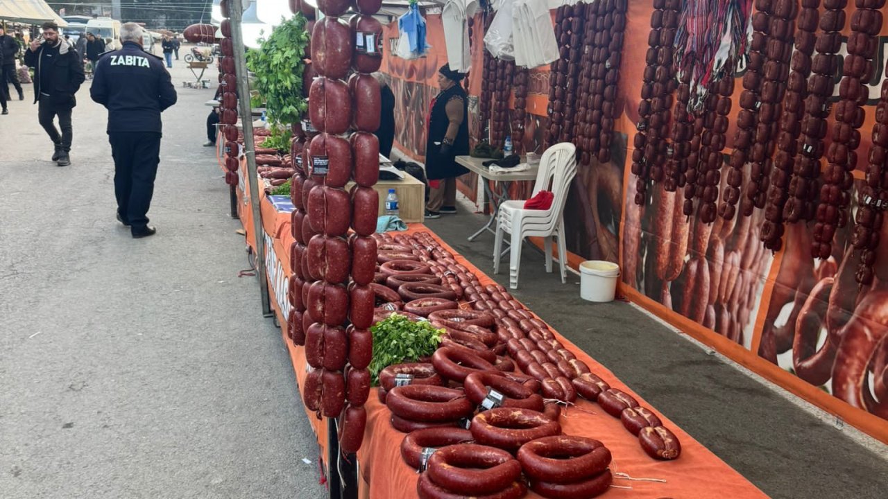 Kahramanmaraş'ta tarihi geçmiş 850 kilogram sucuk ele geçirdi