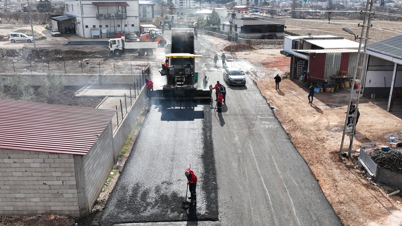 Büyükşehir’den Pazarcık Mehmet Emin Arıkoğlu Mahallesi’ne Sıcak Asfalt Yatırımı