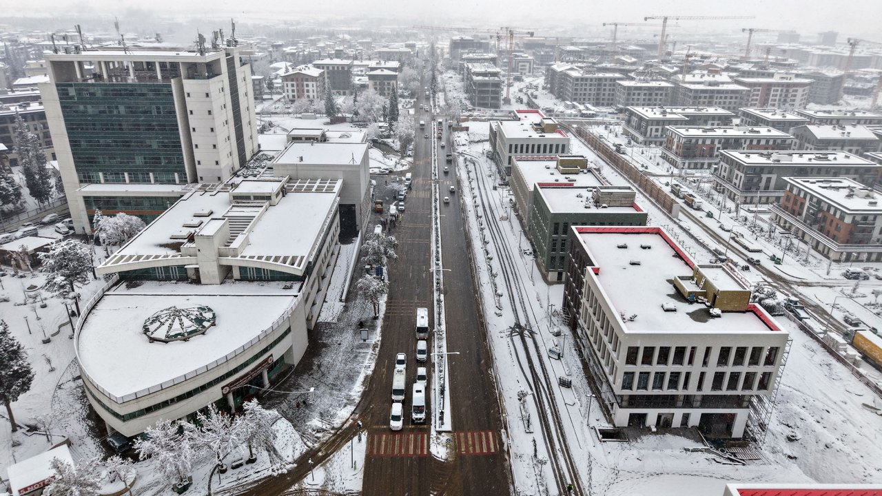 Arterleri Ulaşıma Açık Tutmak İçin Büyükşehir’den Yoğun Mesai