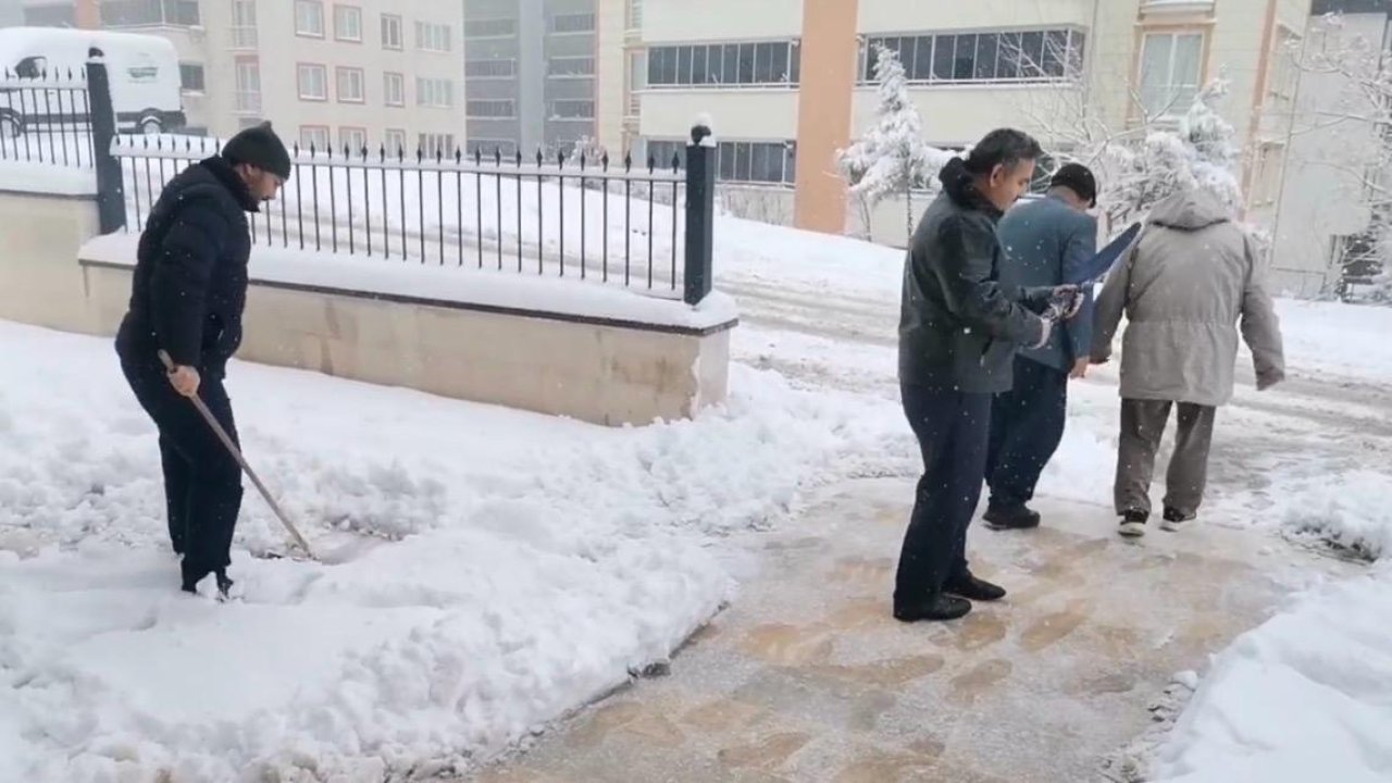 Kahramanmaraş’ta Kar Sevinci Kent Beyaza Büründü