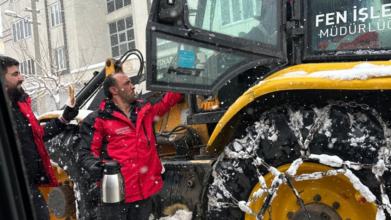 Onikişubat’ta kar soğuğuna karşı sıcak dayanışma