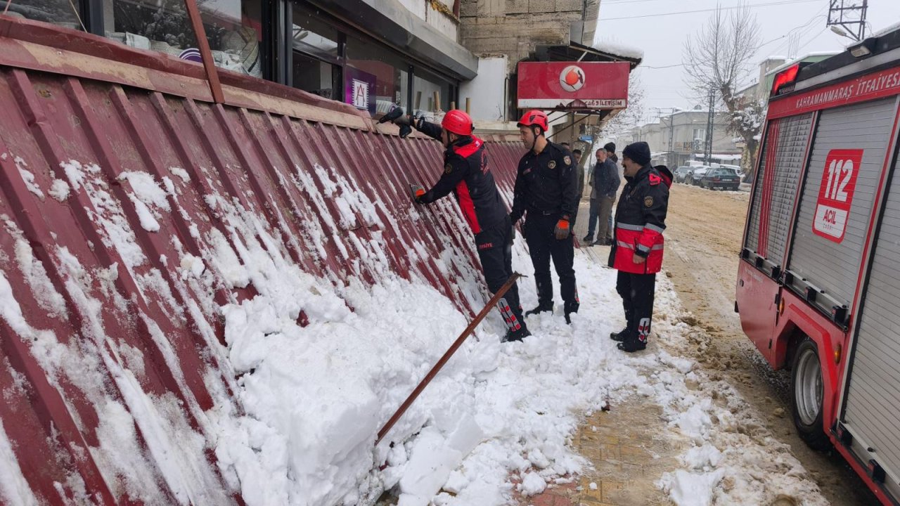 Kahramanmaraş’ta Karın Ağırlığı İşletme Sundurmasını Çökertti