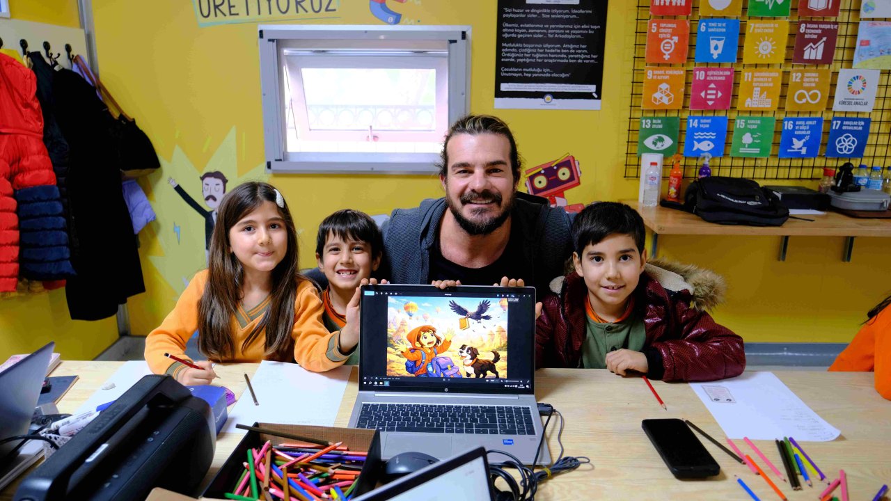 Kahramanmaraş’ta Çocuklar Yapay Zekâ ile Kendi Masallarını Yazdı