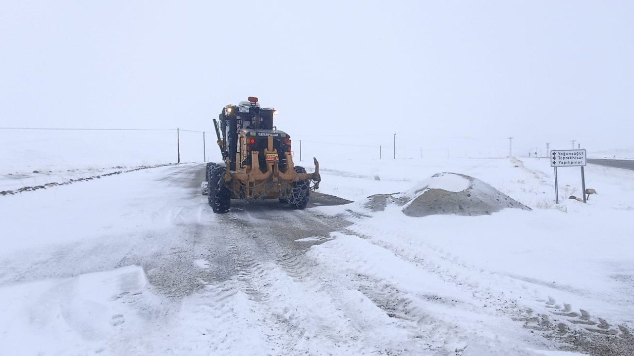 Büyükşehir Kırsalda da Karla Mücadeleyi Sürdürüyor