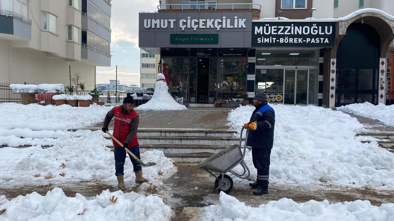 Büyükşehir’den Yaya Güvenliği İçin 7/24 Kış Mesaisi