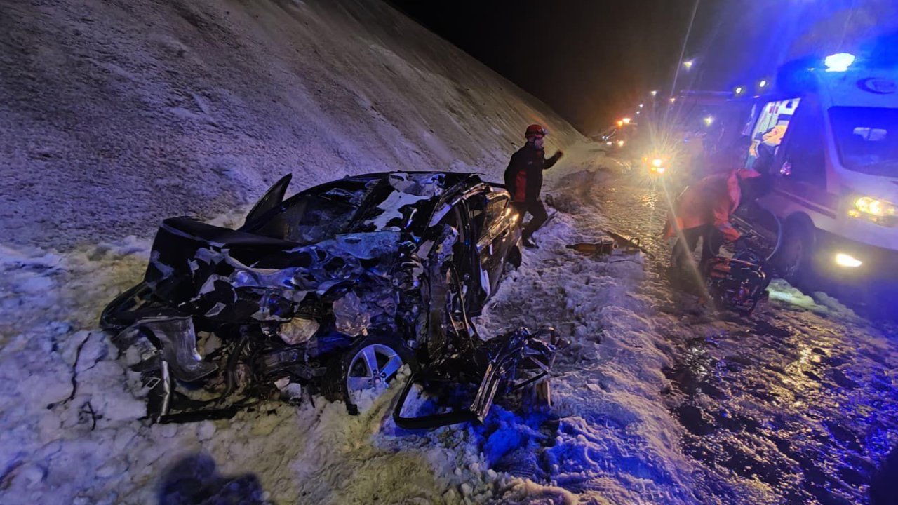 Kahramanmaraş’ta otomobil tıra arkadan çarpt