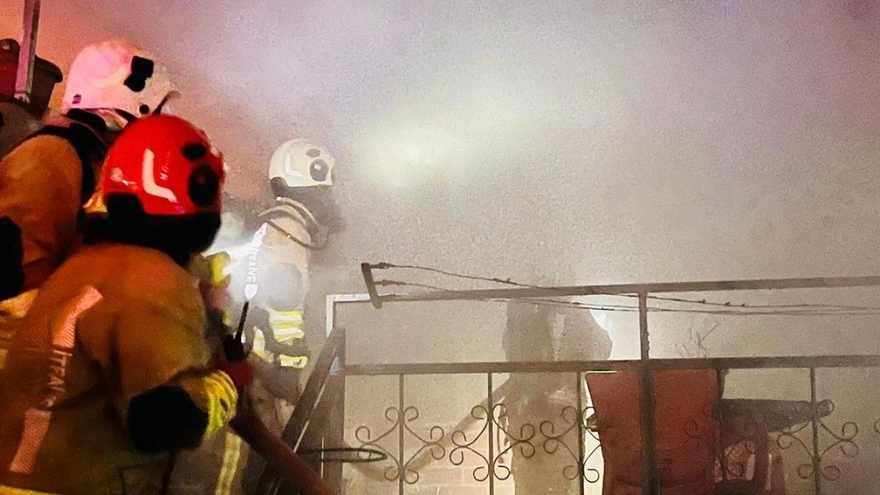 Kahramanmaraş’ta ahşap evde çıkan yangın geceyi  çevirdiüze çevirdi